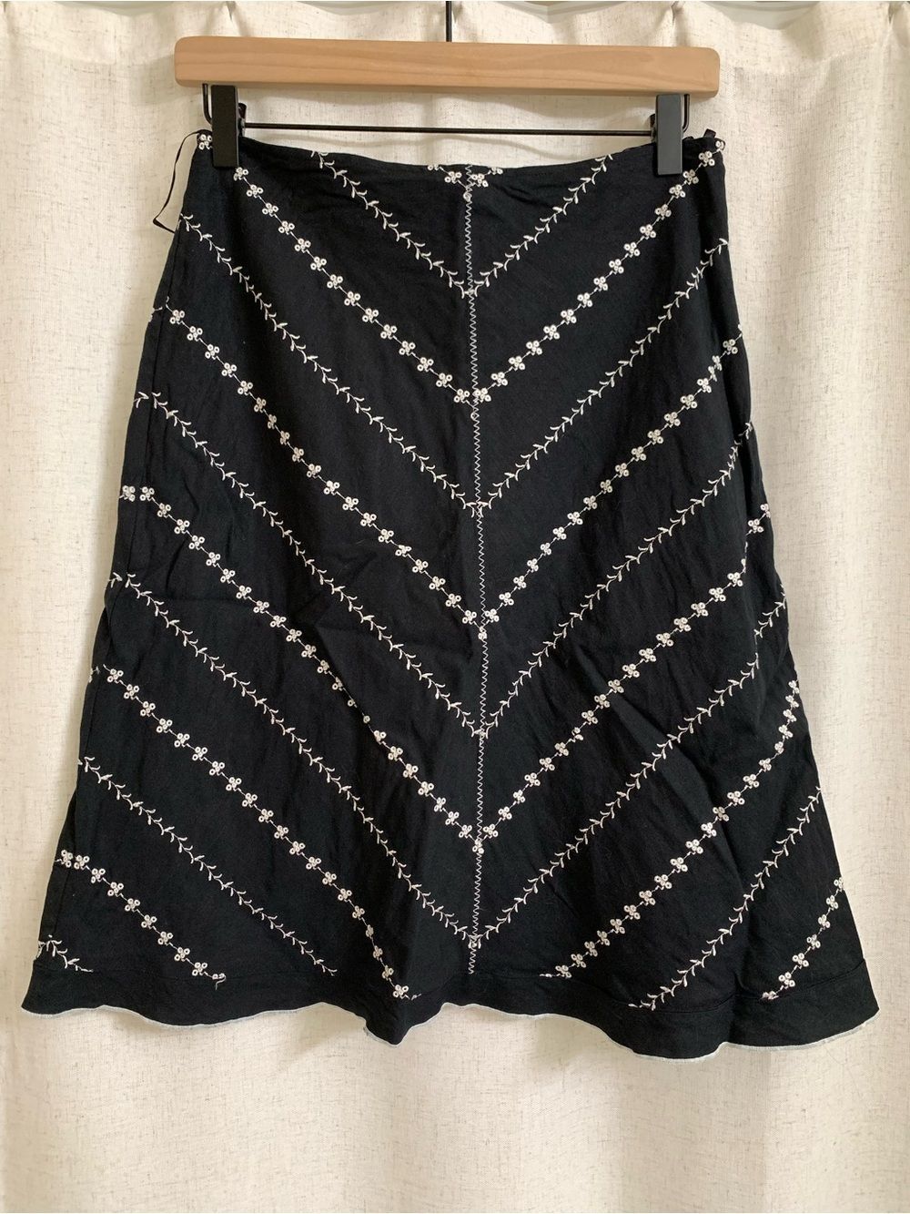 Vintage Y2K Linen Blend Black Embroidered A-Line Skirt White Floral Detail 8P